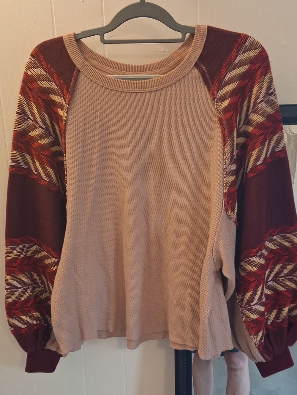 We The Free Tan Knit With Maroon And Red Sweater Sleeves Crewneck Top Like New